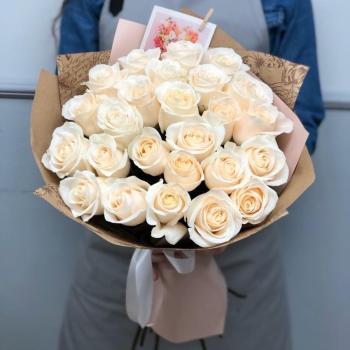 25 пломбирных роз в крафтовой упаковке